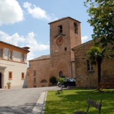 associazione-bed-and-breakfast-del-fermano-tour-amandola-bike-hike-piazza-umberto-i